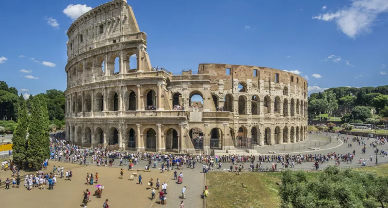 3 men who dress as gladiators arrested for allegedly extorting money from Rome tourists