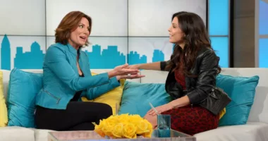 Bethenny Frankel  Luann de Lesseps smile and talk on a couch