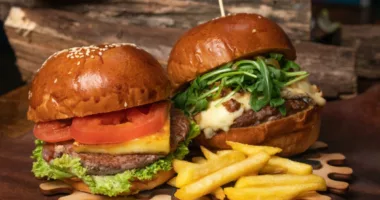 7 Burger Menu Red Flags to Look Out For, According to Chefs