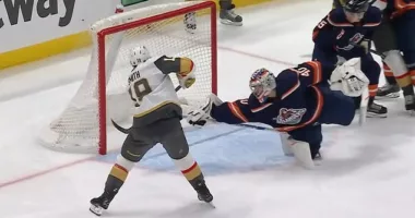 New York Islanders goaltender Semyon Varlamov (40) put up an amazing save Saturday night