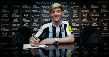 Newcastle have completed the signing of Everton's Anthony Gordon in a £40million deal