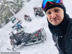 What happened to Jeremy Renner Hawkeye