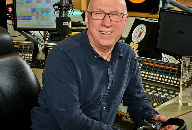 Radio 2 has seen a drop in 580,000 weekly listeners as BBC bosses revamp the schedule with new younger DJs