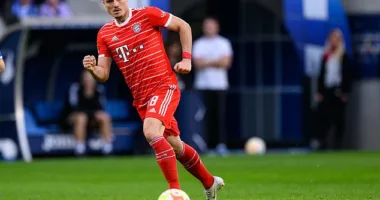 Bayern Munich midfielder Marcel Sabitzer has completed a loan move to Manchester United