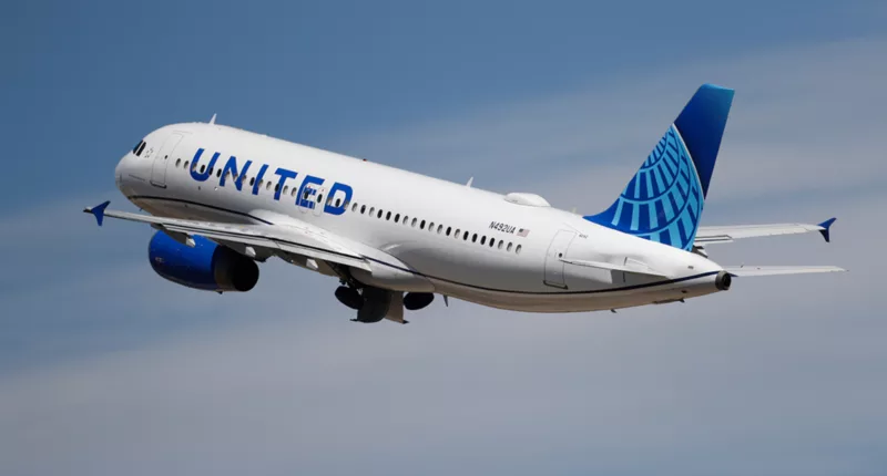 United Airlines Flight 1888 from Chicago to Las Vegas makes emergency landing in Lincoln, Nebraska due to engine issue