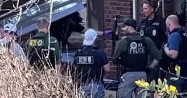 FBI agents and Nashville Metropolitan Police Officers were seen removing more rifles from the Hale household on Monday