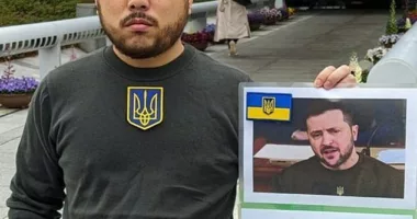 The unnamed student, who does by the moniker Amiki on Twitter, decided to model himself on President Zelensky after being told he resembled him while growing his beard