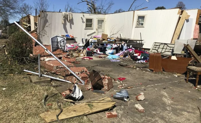 Tornado survivors recount flying debris, destroyed buildings