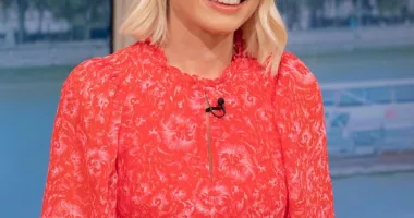 Holly Willoughby will return to This Morning on Monday despite calls for her to step down in the wake of the Phillip Schofield scandal
