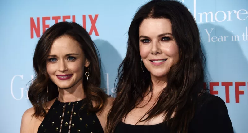 Alexis Bledel and Lauren Graham arrive at the premiere of Netflix's "Gilmore Girls: A Year In The Life" at the Regency Bruin Theatre