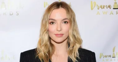 Jodie Comer 'can't breathe' as she halts stage show due to air quality | Celebrity News | Showbiz & TV