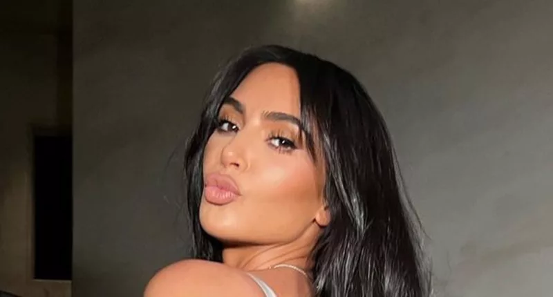 Kim Kardashian shows off her famous butt in a skintight dress in new photos from elite Berlin conference