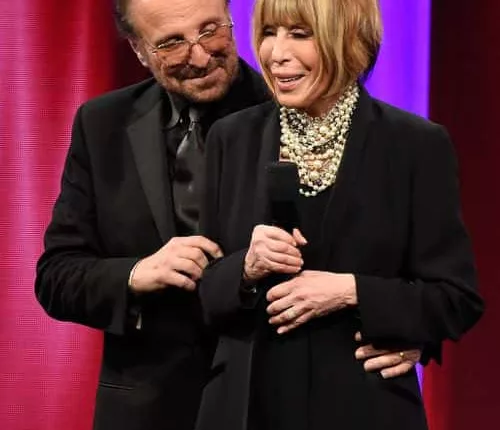 Legendary songwriter Cynthia Weil Dies at 82 years - Honorees Barry Mann (L) and Cynthia Weil accept the BMI Icon Award onstage at The 64th Annual BMI Pop Awards, honoring Taylor Swift and songwriting duo Mann & Weil, at the Beverly Wilshire Four Seasons Hotel on May 10, 2016 in Beverly Hills, California.