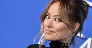 Olivia Wilde goes braless as she unveils new hair in bathroom snap | Celebrity News | Showbiz & TV