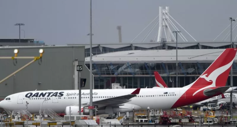 Qantas allowing male cabin crew members to wear makeup and women to scrap high-heels