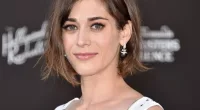 Lizzy Caplan Sister