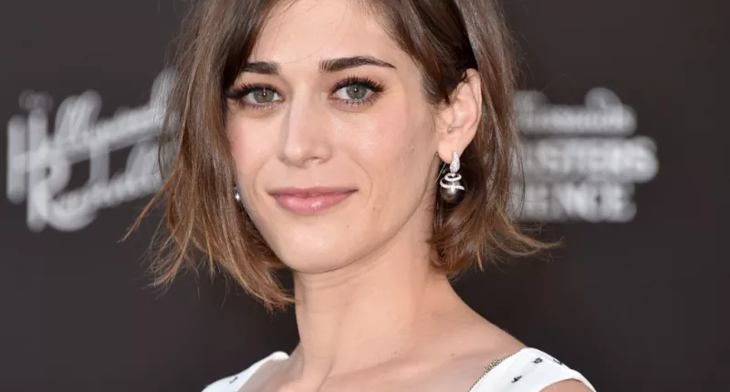 Lizzy Caplan Sister