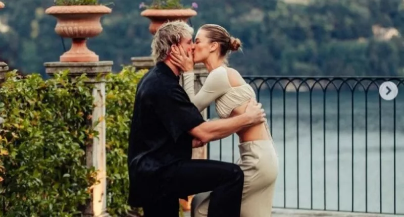 Logan Paul and Nina Agdal are engaged (c) Instagram