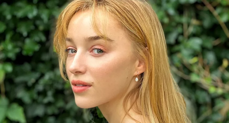 Phoebe Dynevor Weight Loss