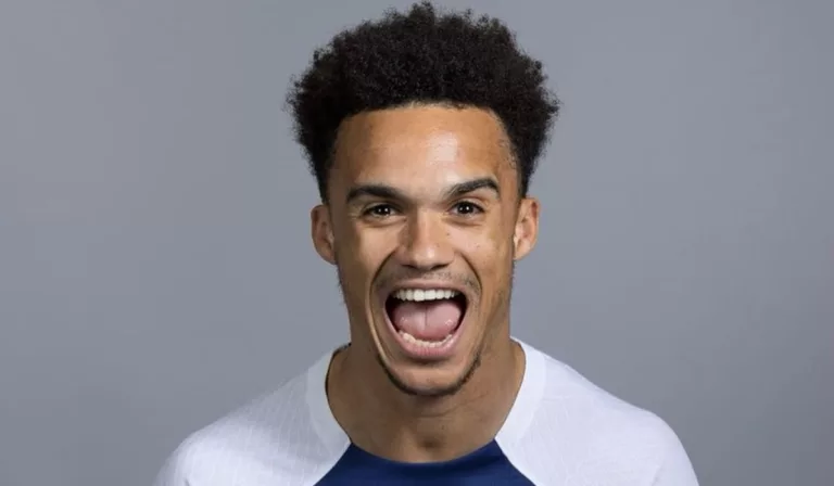 Antonee Robinson Brother Sean Robinson And Sister Holly