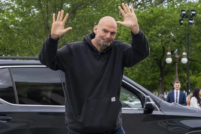 Fetterman to Return Bob Menendez’s Donations 'in Envelopes Stuffed With $100 Bills' Amid Bribery Scandal