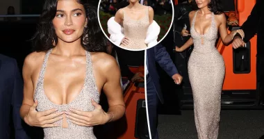 Kylie Jenner has her own Marilyn Monroe moment in plunging Schiaparelli gown