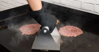 Cooking smashburgers