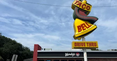 Taco 'bout history: The oldest Taco Bell sign in Savannah