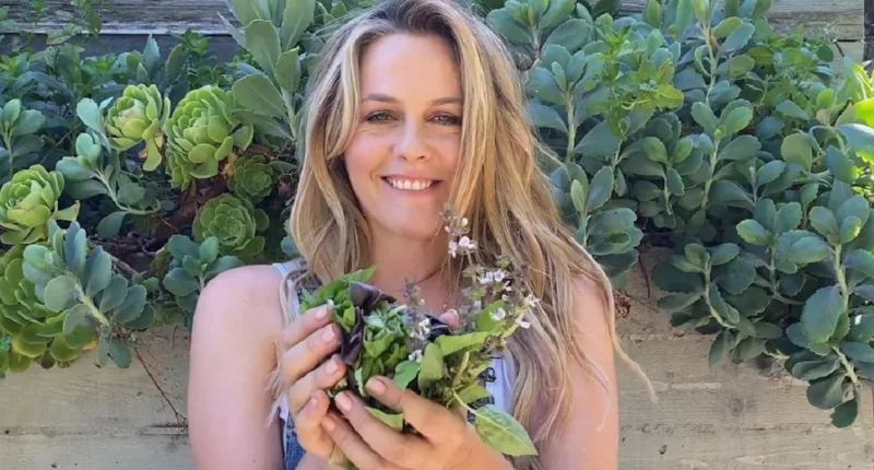 Alicia Silverstone Teeth