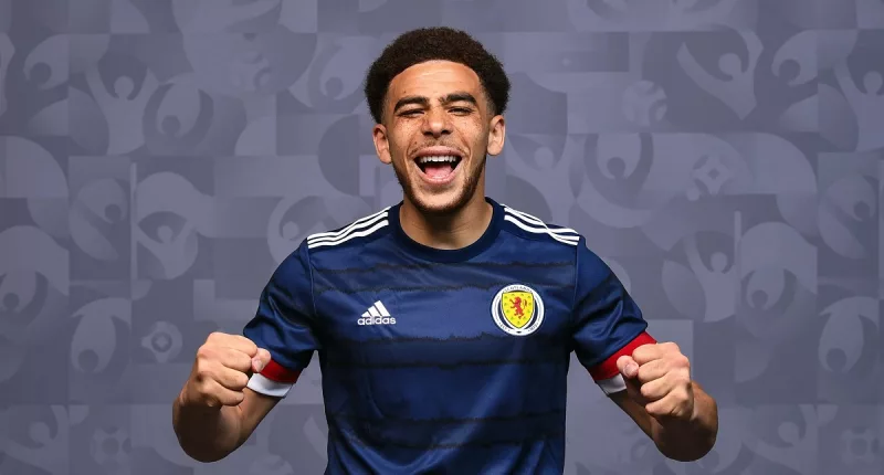 Che Adams Brother