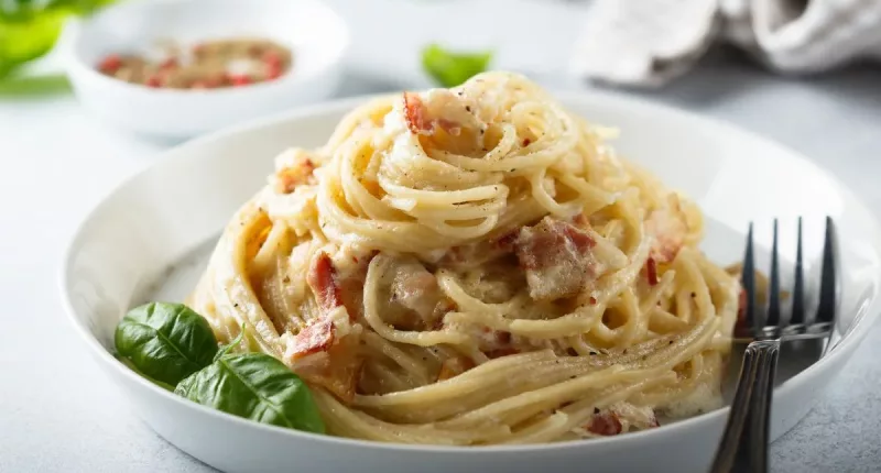 pasta with carbonara sauce
