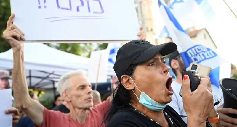 Angry Israelis demand Netanyahu quits as hostage bodies found in Gaza