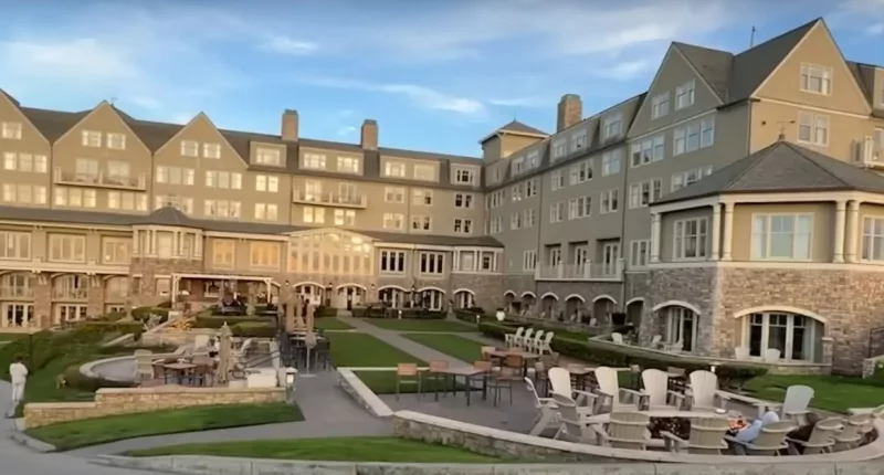 Couple accuses Ritz-Carlton of serving water with semen