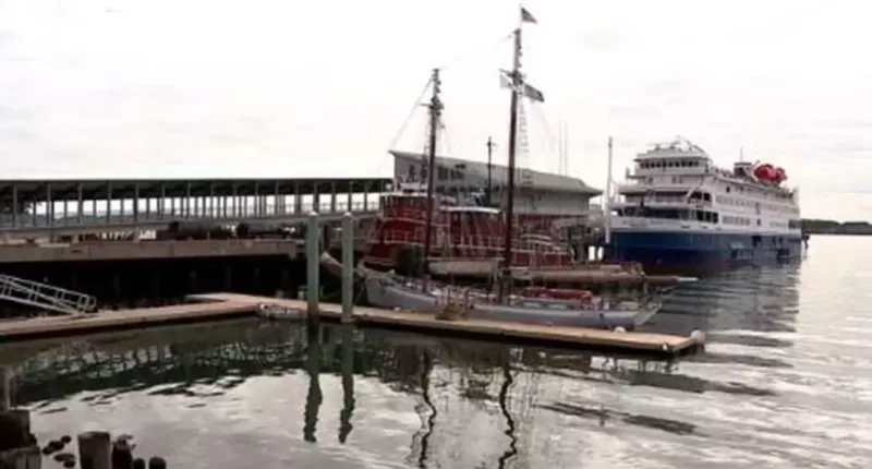 Crew member burned, passengers evacuated from small cruise ship in Maine after explosion