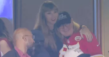 Donna Kelce shares hug with Taylor Swift at Travis Kelce's game