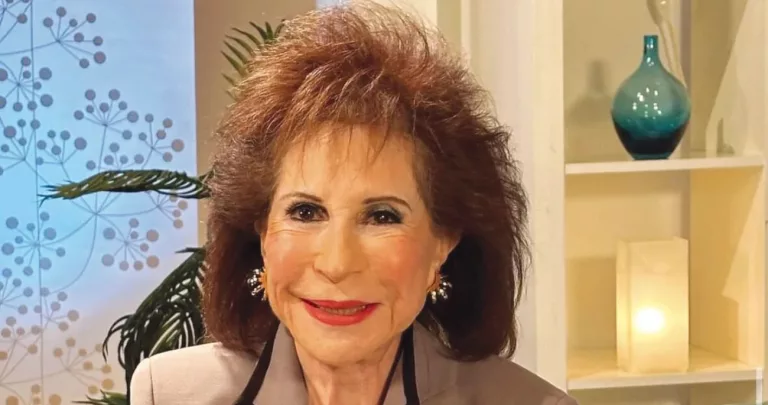 Florine Mark Wikipedia & Age: Family & Net Worth 2023