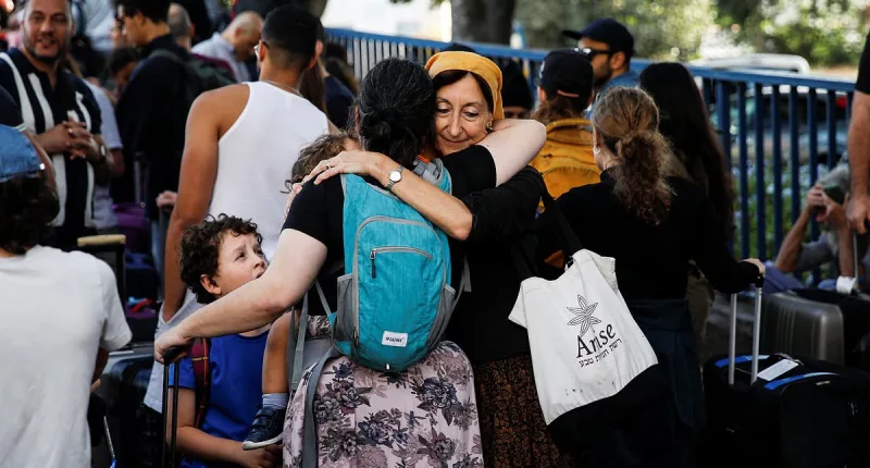 Getting out of hell: US families queue up to leave Israel