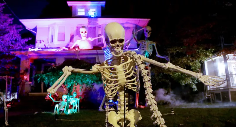 Ghoulish displays haunt Brooklyn and New Jersey neighborhoods