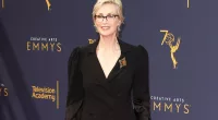 Jane Lynch has simplified her life