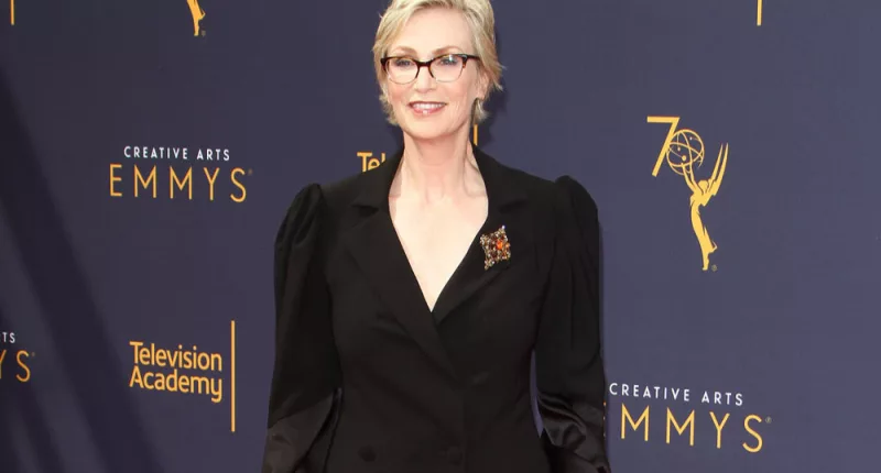 Jane Lynch has simplified her life