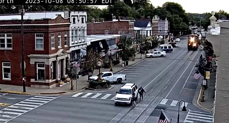 Good Samaritans jump into action as train barrels toward SUV on tracks: video