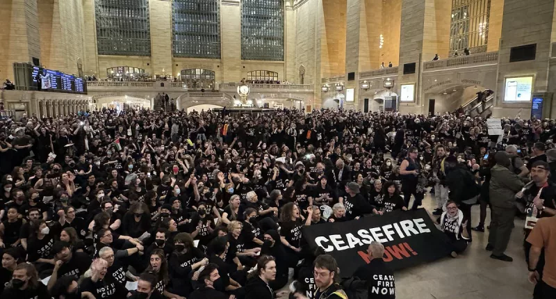 Hundreds of protestors clash with police inside Grand Central