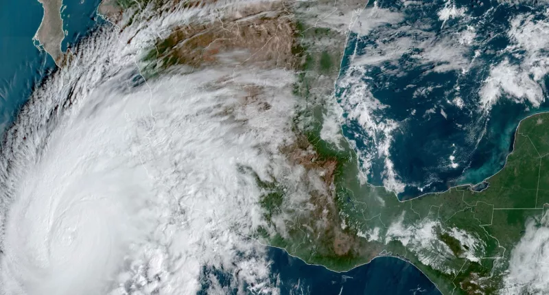 Hurricane Norma closes in on Mexico's Los Cabos resorts