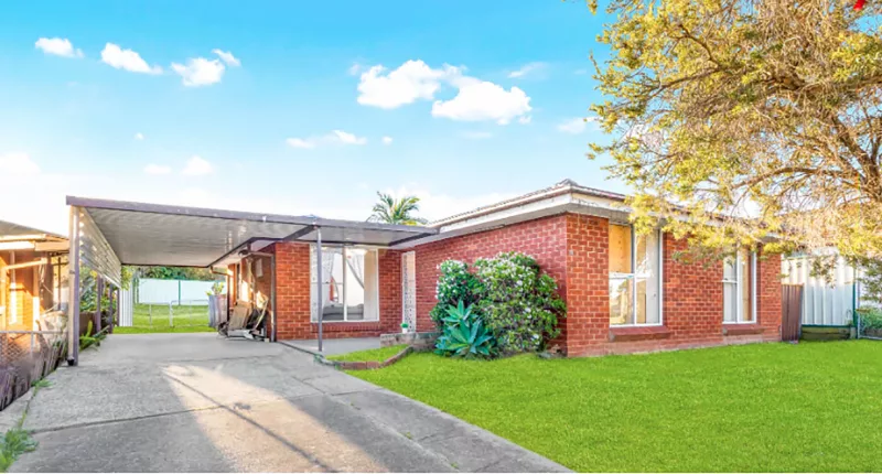 An idyllic-looking home in Syndey had one glaring problem that was only visible from certain angles