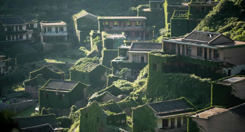 Houtouwan looks like it comes straight out of a Tolkien book