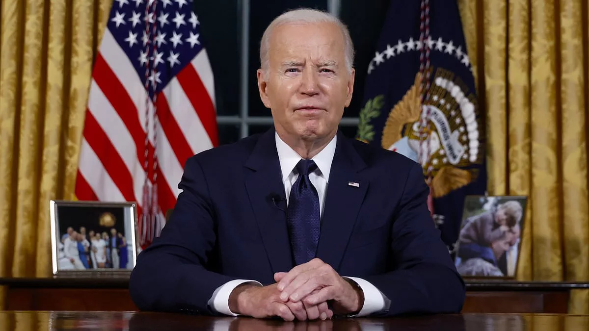 Joe Biden appears to read his teleprompter instructions in Oval speech