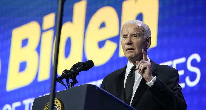 Joe Biden kisses wife Jill awkwardly at Human Rights Campaign dinner