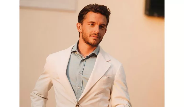 Jonathan Bailey Siblings: Three Sisters And Brother Details