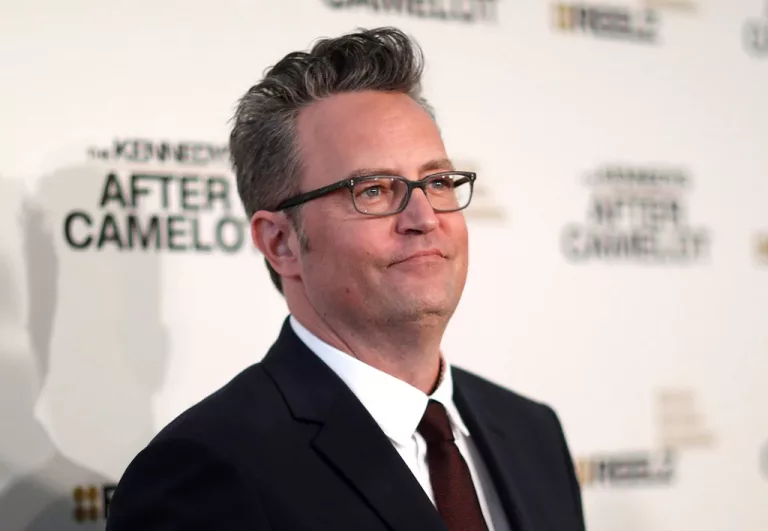 Matthew Perry Plastic Surgery Photo: What Was Wrong?