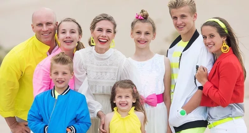 Moment cops storm Ruby Franke's mansion in search for two daughters